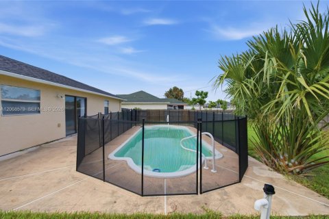 House in Port St. Lucie, Florida 3 bedrooms, 98.1 sq.m. № 2305853 - photo 27