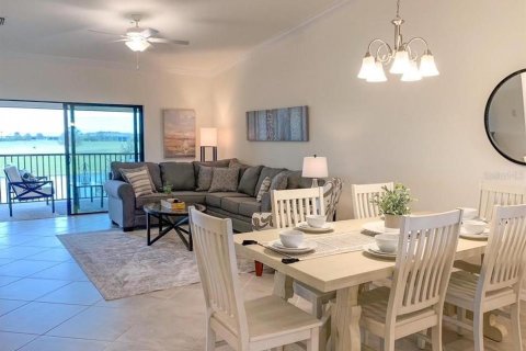 Condo in Bradenton, Florida, 2 bedrooms in LAKEWOOD NATIONAL  № 375642 - photo 3