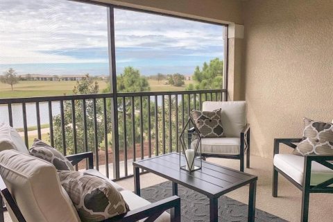 Condo in Bradenton, Florida, 2 bedrooms in LAKEWOOD NATIONAL  № 375642 - photo 25