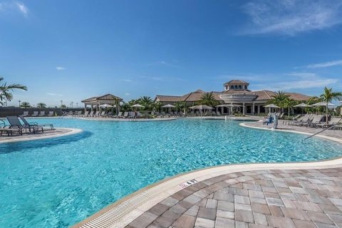 Condo in Bradenton, Florida, 2 bedrooms in LAKEWOOD NATIONAL  № 375642 - photo 28