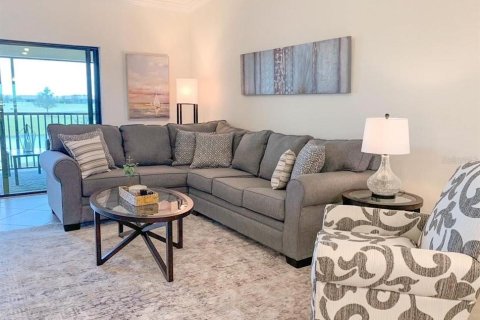 Condo in Bradenton, Florida, 2 bedrooms in LAKEWOOD NATIONAL  № 375642 - photo 10