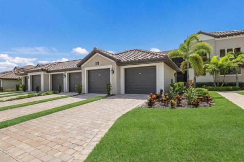 Condo in Bradenton, Florida, 2 bedrooms in LAKEWOOD NATIONAL  № 375642 - photo 2