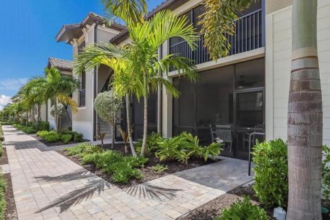 Condo in Bradenton, Florida, 2 bedrooms in LAKEWOOD NATIONAL  № 375642 - photo 1