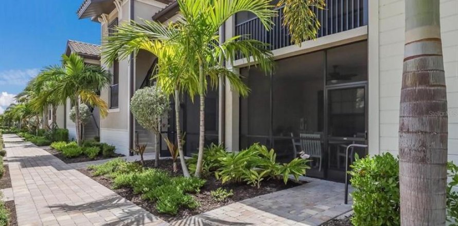 Condo in Bradenton, Florida, 2 bedrooms in LAKEWOOD NATIONAL  № 375642