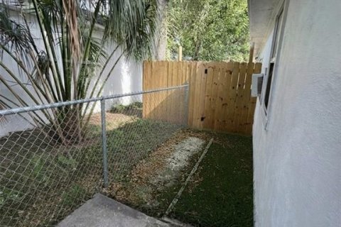 Propiedad comercial en venta en Saint Petersburg, Florida, 8 dormitorios, 227.42 m2 № 2345420 - foto 11