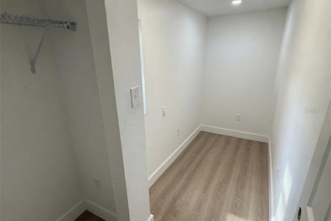 Propiedad comercial en venta en Saint Petersburg, Florida, 8 dormitorios, 227.42 m2 № 2345420 - foto 24