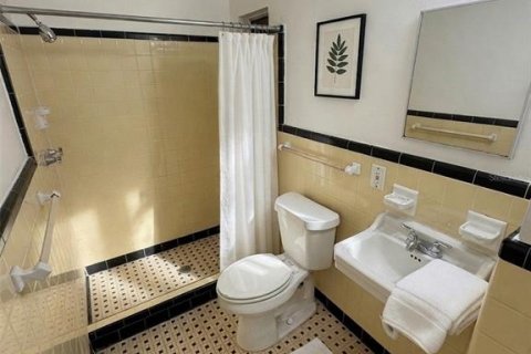 Propiedad comercial en venta en Saint Petersburg, Florida, 8 dormitorios, 227.42 m2 № 2345420 - foto 9
