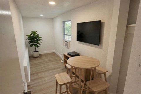 Propiedad comercial en venta en Saint Petersburg, Florida, 8 dormitorios, 227.42 m2 № 2345420 - foto 6