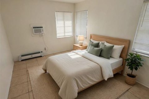 Propiedad comercial en venta en Saint Petersburg, Florida, 8 dormitorios, 227.42 m2 № 2345420 - foto 8