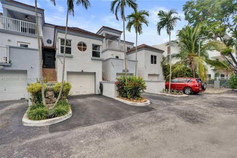 Condominio en North Miami, Florida, 3 dormitorios  № 2265218