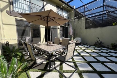 Townhouse in Doral, Florida 3 bedrooms, 159.05 sq.m. № 1641133 - photo 26