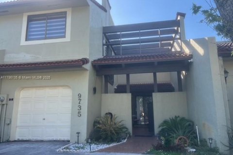 Townhouse in Doral, Florida 3 bedrooms, 159.05 sq.m. № 1641133 - photo 20