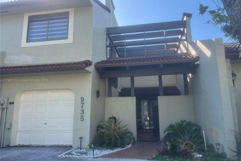 Townhouse in Doral, Florida 3 bedrooms, 159.05 sq.m. № 1641133 - photo 2