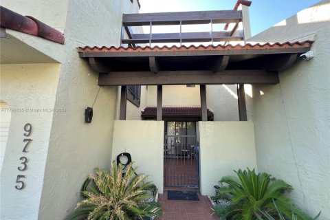 Townhouse in Doral, Florida 3 bedrooms, 159.05 sq.m. № 1641133 - photo 4
