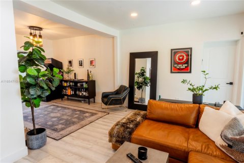 Casa en venta en North Miami, Florida, 4 dormitorios, 148.55 m2 № 1890058 - foto 7
