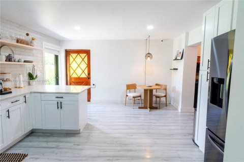 Casa en venta en North Miami, Florida, 4 dormitorios, 148.55 m2 № 1890058 - foto 17