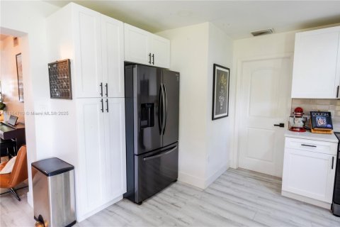 Casa en venta en North Miami, Florida, 4 dormitorios, 148.55 m2 № 1890058 - foto 15