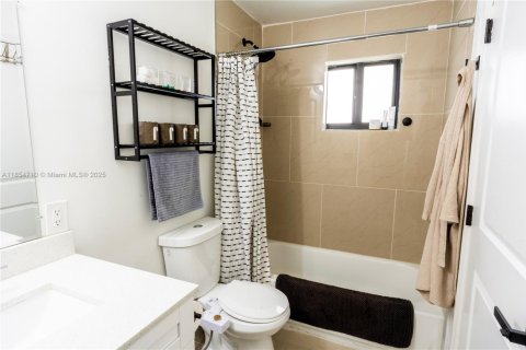 Casa en venta en North Miami, Florida, 4 dormitorios, 148.55 m2 № 1890058 - foto 25