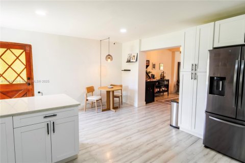 Casa en venta en North Miami, Florida, 4 dormitorios, 148.55 m2 № 1890058 - foto 16
