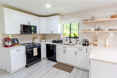 Casa en venta en North Miami, Florida, 4 dormitorios, 148.55 m2 № 1890058 - foto 13