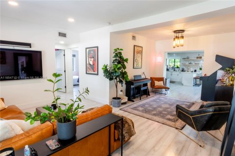 Casa en venta en North Miami, Florida, 4 dormitorios, 148.55 m2 № 1890058 - foto 6