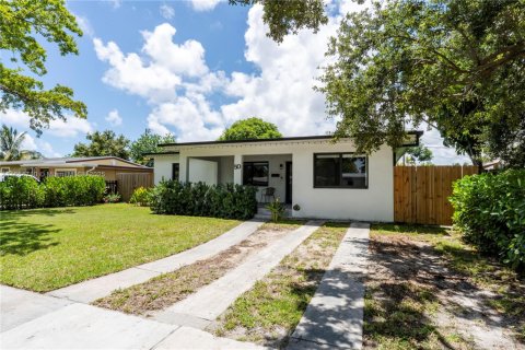 Casa en venta en North Miami, Florida, 4 dormitorios, 148.55 m2 № 1890058 - foto 2
