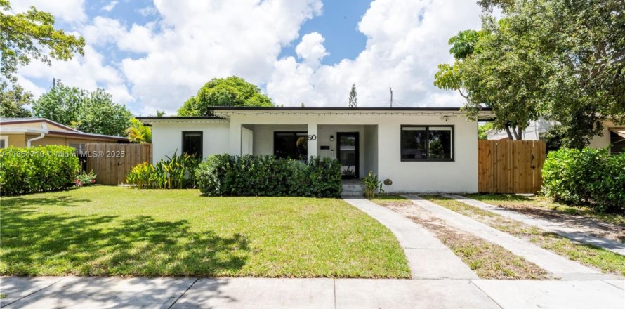 Casa en North Miami, Florida 4 dormitorios, 148.55 m2 № 1890058