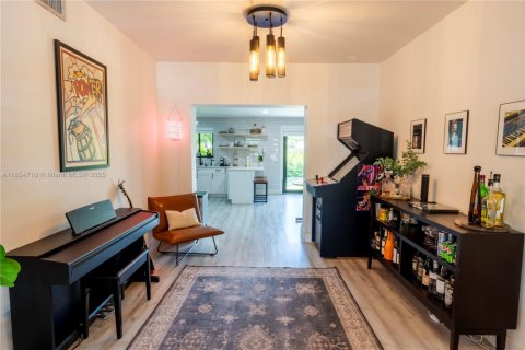 Casa en venta en North Miami, Florida, 4 dormitorios, 148.55 m2 № 1890058 - foto 11