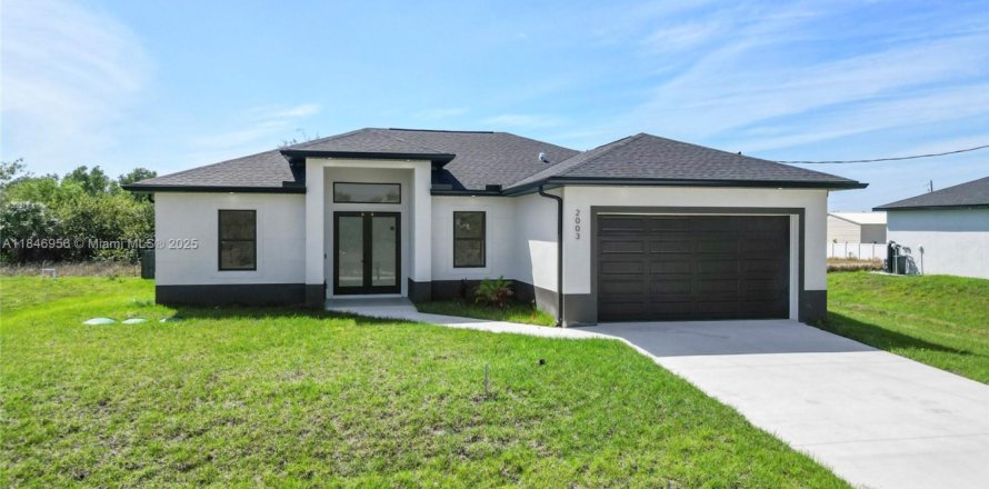 House in Lehigh Acres, Florida 3 bedrooms, 151.43 sq.m. № 1846285