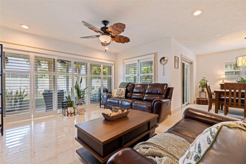 Villa ou maison à vendre à Tierra Verde, Floride: 3 chambres, 144.09 m2 № 1911915 - photo 12