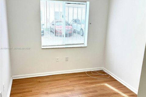 Adosado en alquiler en Miami, Florida, 4 dormitorios, 120.4 m2 № 1999745 - foto 10