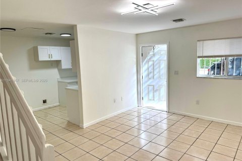 Adosado en alquiler en Miami, Florida, 4 dormitorios, 120.4 m2 № 1999745 - foto 4