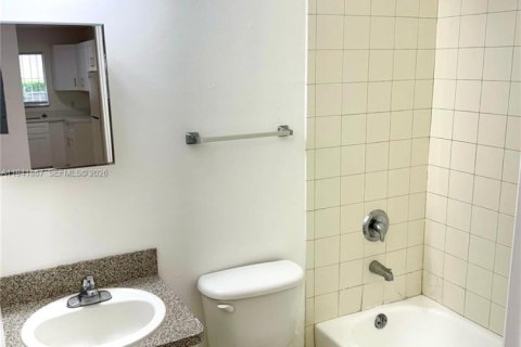 Adosado en alquiler en Miami, Florida, 4 dormitorios, 120.4 m2 № 1999745 - foto 9