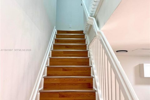Adosado en alquiler en Miami, Florida, 4 dormitorios, 120.4 m2 № 1999745 - foto 6