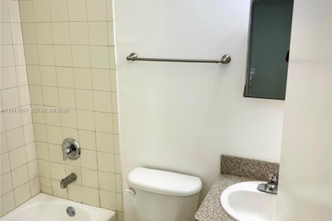 Adosado en alquiler en Miami, Florida, 4 dormitorios, 120.4 m2 № 1999745 - foto 5