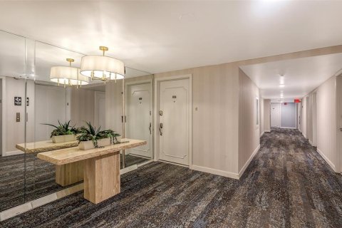 Condominio en venta en Sarasota, Florida, 2 dormitorios, 189.06 m2 № 2130895 - foto 10
