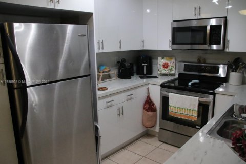 Copropriété à vendre à Pembroke Pines, Floride: 2 chambres, 81.85 m2 № 1867191 - photo 2
