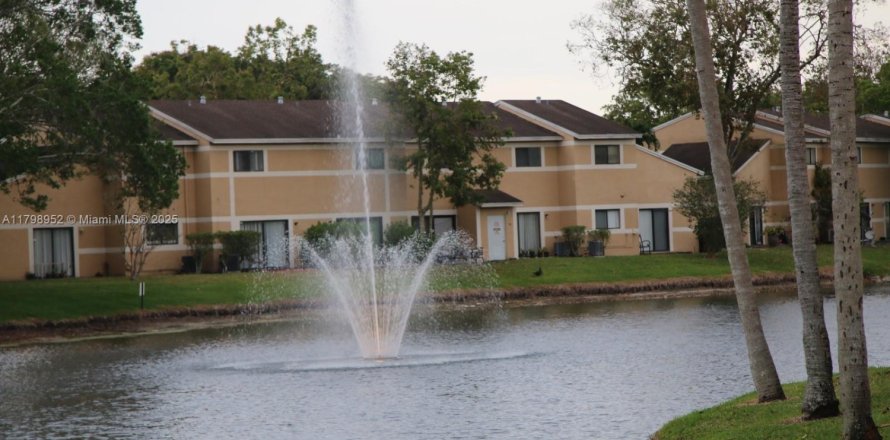 Condo à Pembroke Pines, Floride, 2 chambres  № 1867191