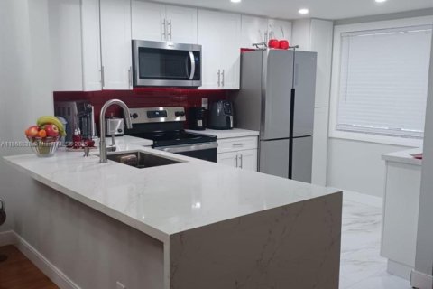 Купить кондоминиум в Лодерхилл, Флорида 3 спальни, 126.72м2, № 1896703 - фото 2