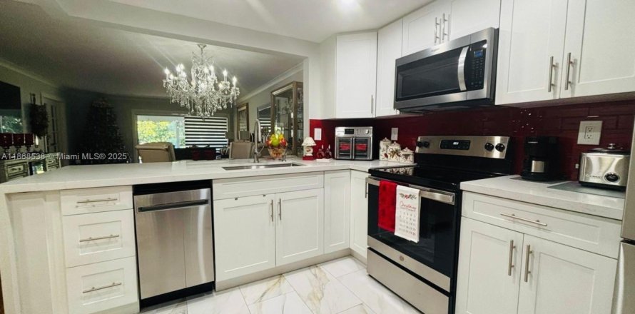 Кондоминиум с 3 спальнями в Лодерхилл, Флорида № 1896703