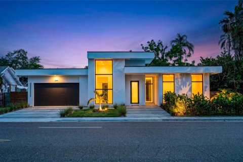 Villa ou maison à Sarasota, Floride 4 chambres, 253.25 m2 № 2151204