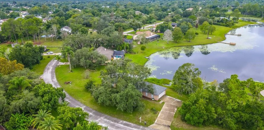 Villa ou maison à Deltona, Floride 3 chambres, 167.69 m2 № 2351840
