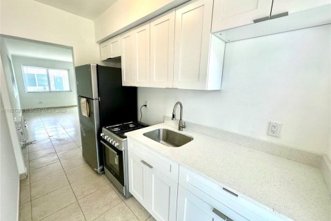 House in Miami Beach, Florida 1 bedroom, 646.6 sq.m. № 1799084 - photo 3