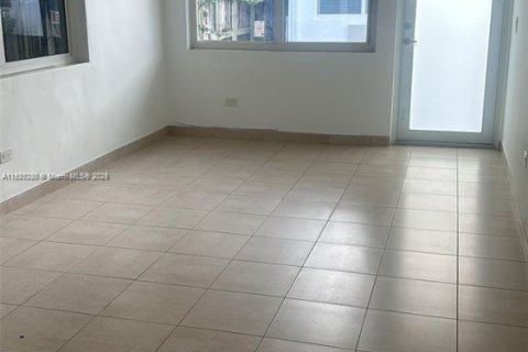 House in Miami Beach, Florida 1 bedroom, 646.6 sq.m. № 1799084 - photo 18