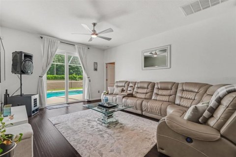 House in Land O' Lakes, Florida 5 bedrooms, 212.37 sq.m. № 2388983 - photo 10