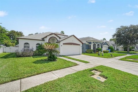 House in Land O' Lakes, Florida 5 bedrooms, 212.37 sq.m. № 2388983 - photo 4