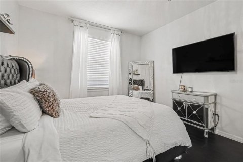 House in Land O' Lakes, Florida 5 bedrooms, 212.37 sq.m. № 2388983 - photo 23