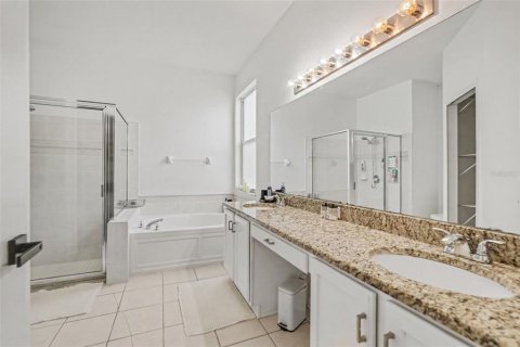 House in Land O' Lakes, Florida 5 bedrooms, 212.37 sq.m. № 2388983 - photo 24