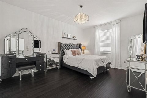 House in Land O' Lakes, Florida 5 bedrooms, 212.37 sq.m. № 2388983 - photo 21