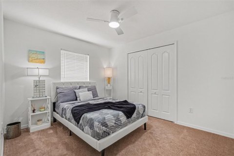 House in Land O' Lakes, Florida 5 bedrooms, 212.37 sq.m. № 2388983 - photo 29